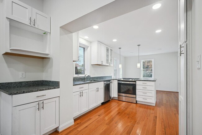 Building Photo - 2711 Elnora St