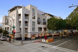Building Photo - 159 W Green St