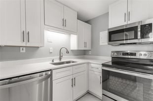 Building Photo - 3060 Pharr Court North NW