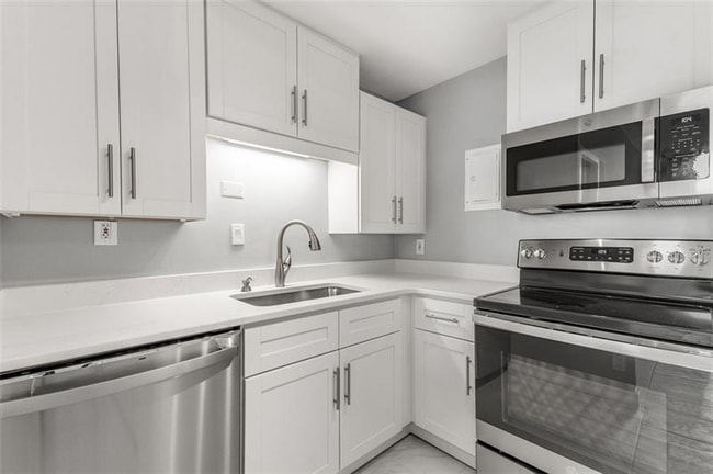 Building Photo - 3060 Pharr Court North NW