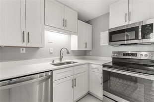 Building Photo - 3060 Pharr Court North NW
