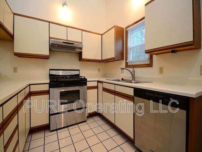Building Photo - 1217 Pierce St