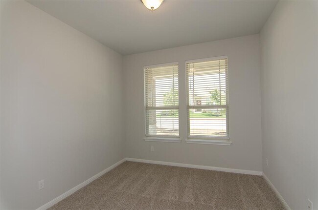 Building Photo - 905 Olive Creek Dr