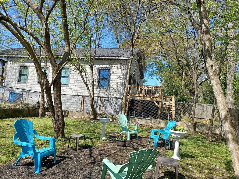 Building Photo - Room in House on Mayson Turner Rd NW