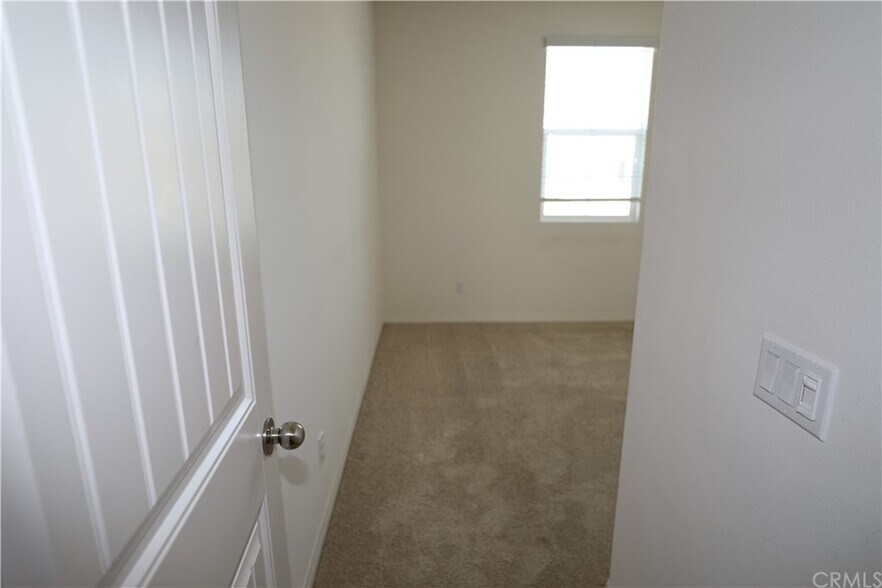 Building Photo - 1006 Peach Grv