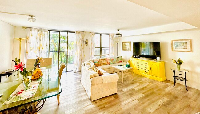 Building Photo - 1800 Collins Ave