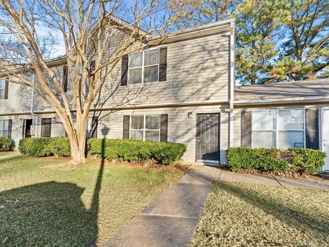 Building Photo - Three Bedroom/Two Bath Townhome