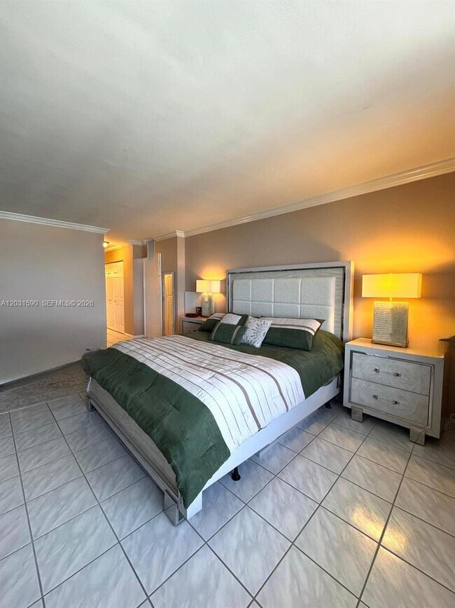 Building Photo - 3800 S Ocean Dr