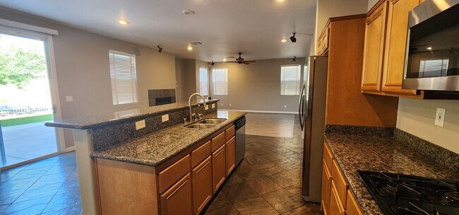 Building Photo - Lone Mountain Heights Luxury Living! 1st-m...