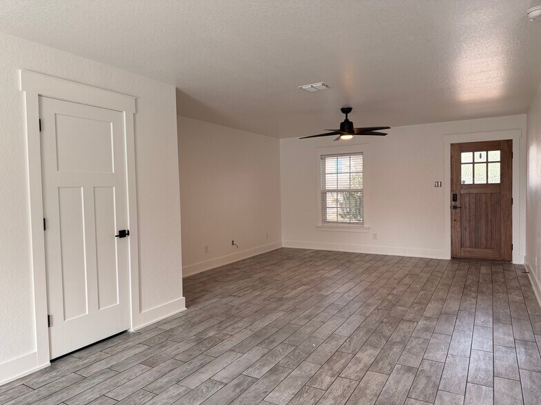 Living room - 12710 Clearwater Cv