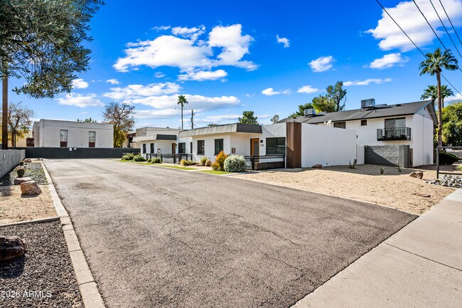 Building Photo - 3133 E Fairmount Ave