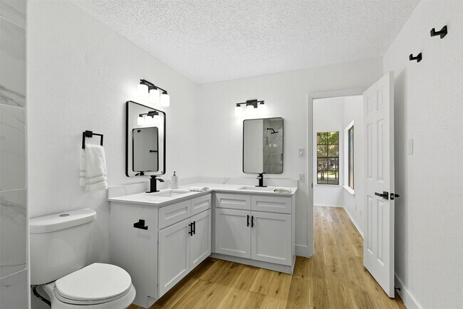 Building Photo - 18511 Headland Dr