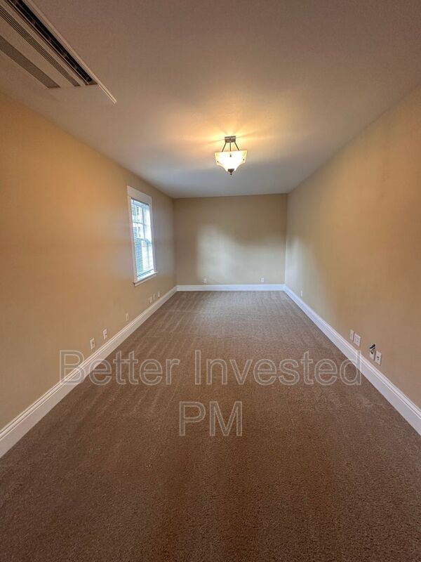Building Photo - 2065 Hoen Ave