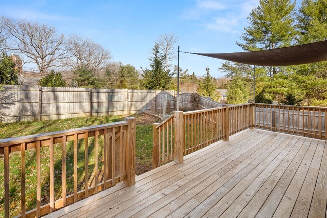 Building Photo - Lovely East Asheville House