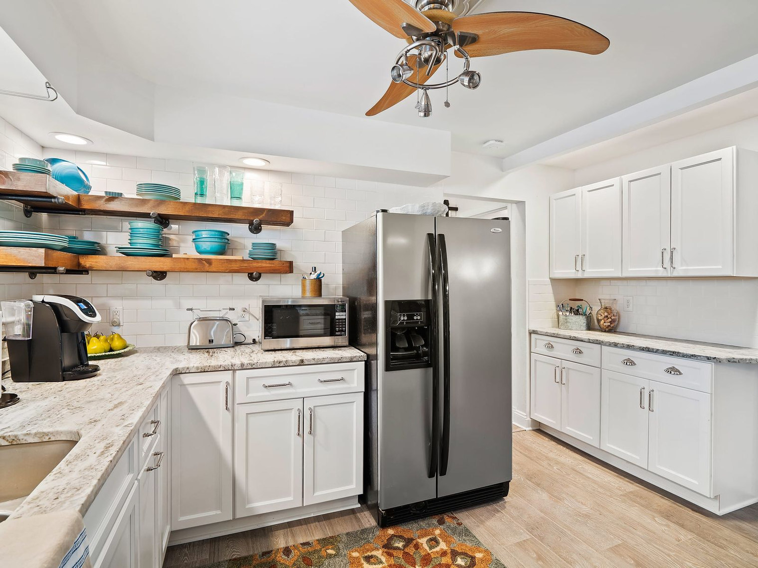 Building Photo - 6209 Oakwood Beach Dr