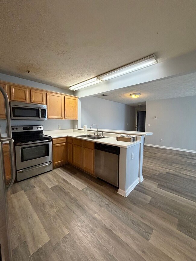 Building Photo - The Edge Apartments!