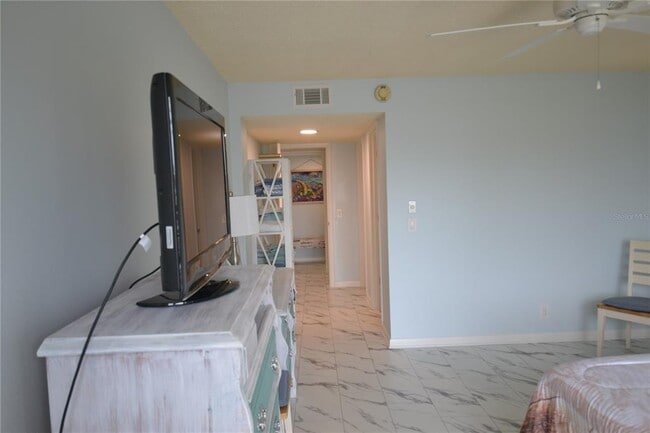 Building Photo - 238 Mariner Dr
