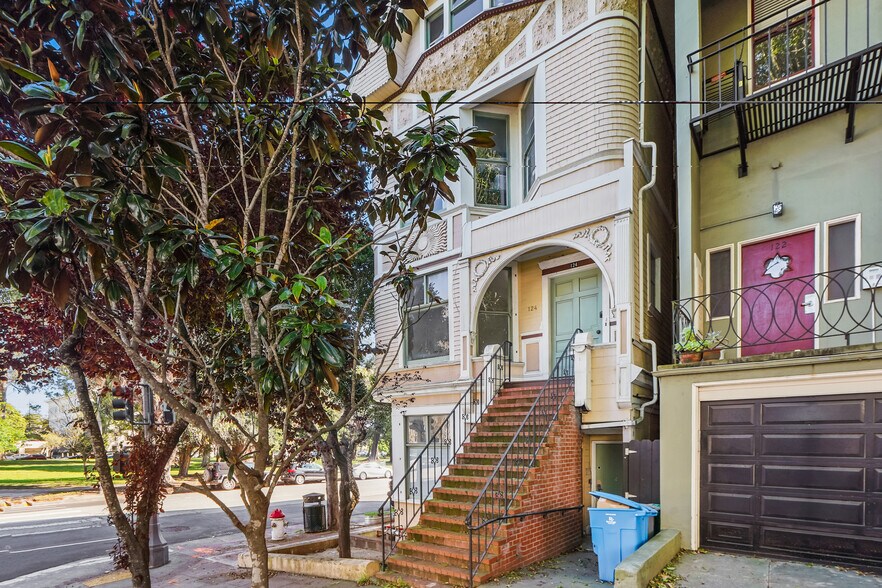 Building Photo - 124 Lyon St