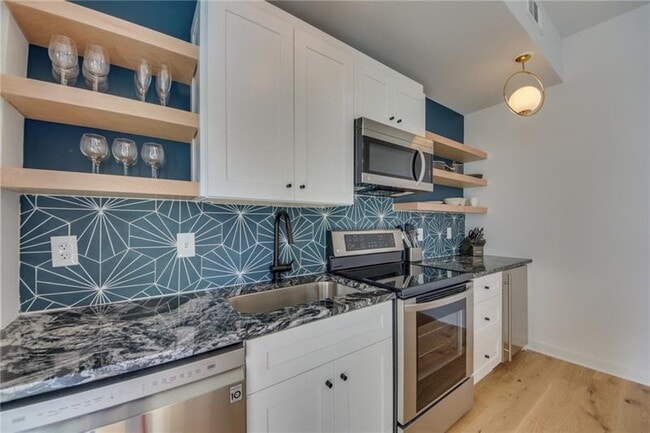 Building Photo - 208 12th St NE