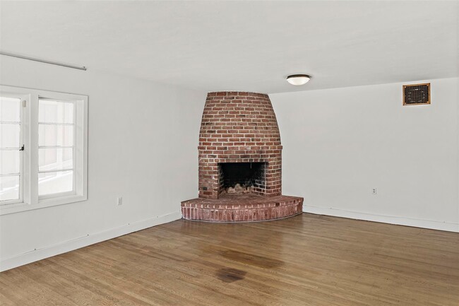 Building Photo - Large, Beautiful Upper Piedmont Home