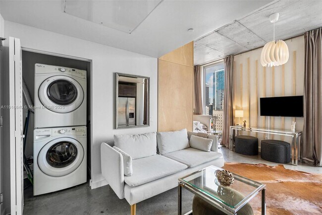 Building Photo - 151 SE 1st St