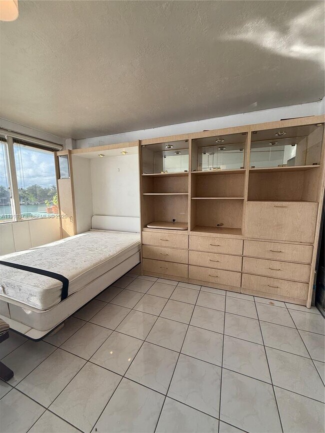 Building Photo - 6484 Indian Creek Dr