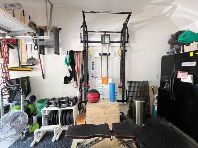 Building Photo - Gorgeous Custom Built 4BD, 3BA Holly Springs Home with Home Gym Setup and Fenced In Yard