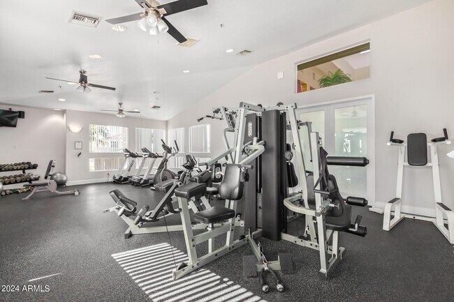 Building Photo - 11375 E Sahuaro Dr
