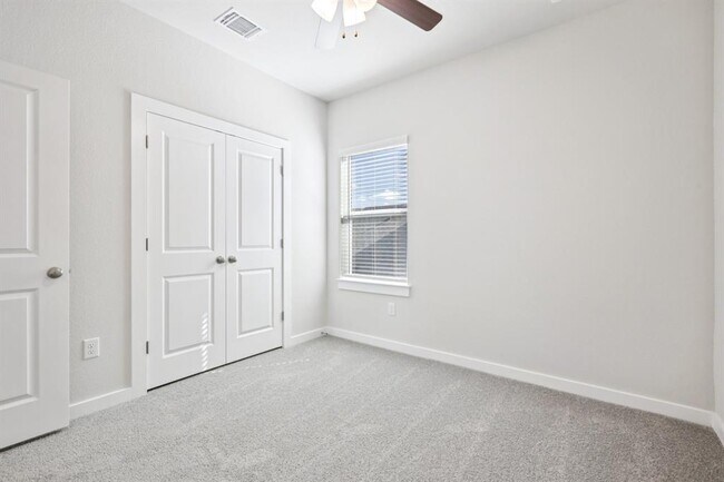 Building Photo - 2332 Delano Dr