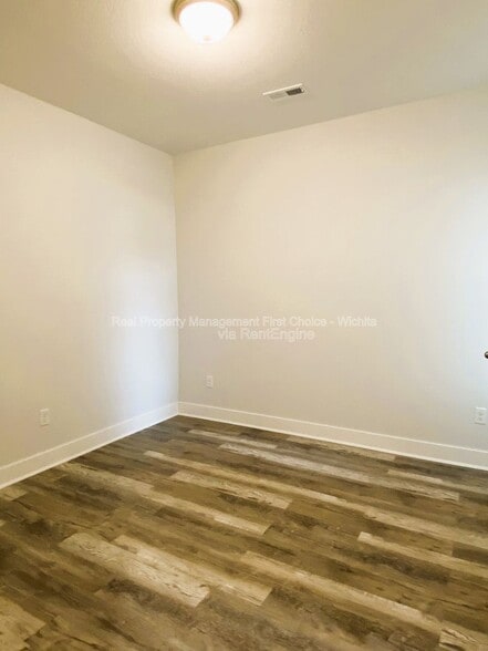 Building Photo - 5474 N Colburn Ct