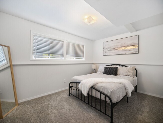 Building Photo - Spacious 4-Bedroom Pet-Friendly Home in North Spokane