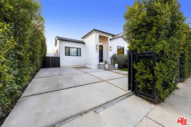 Building Photo - 123 S Kilkea Dr