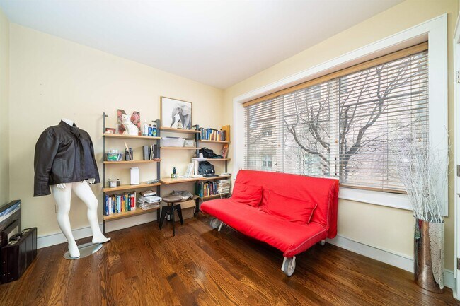 Building Photo - 635 6th St