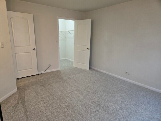 Building Photo - 537 E Shag Bark Ln