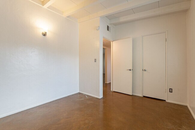 Building Photo - 428 N Norris Ave