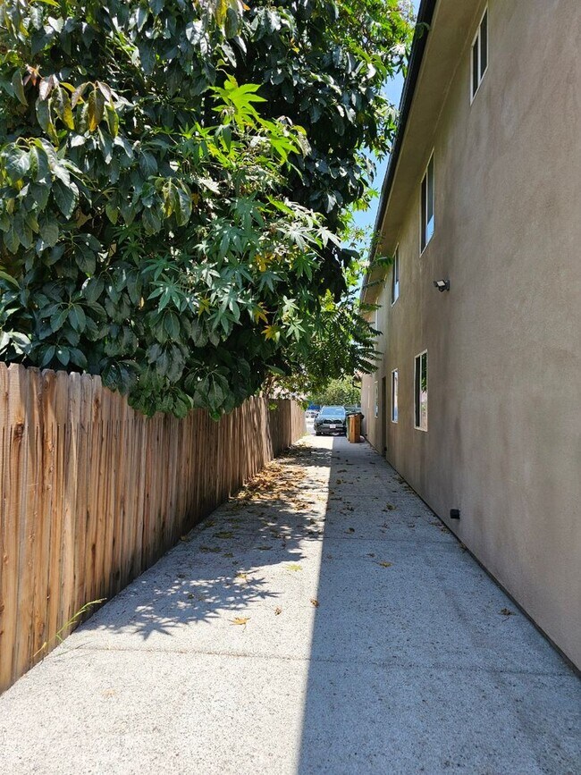 Building Photo - 23(1456,1458)