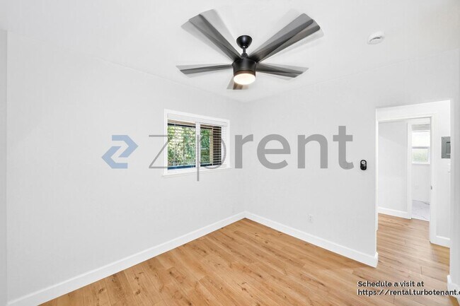 Building Photo - 5189 Olivewood Ave