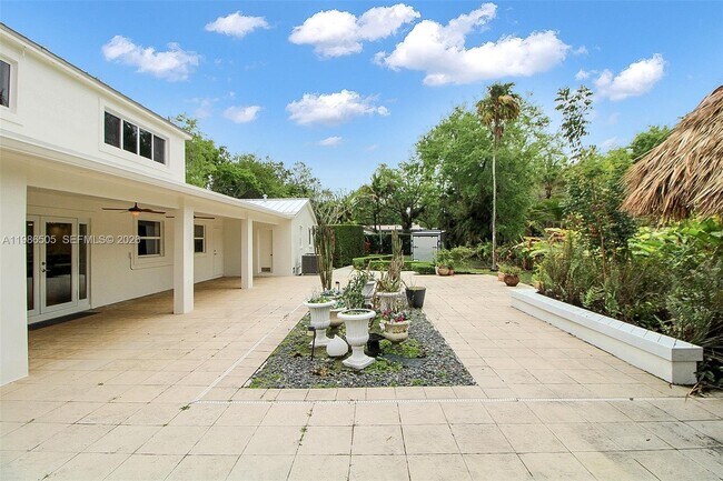 Building Photo - 6900 SW 104th St