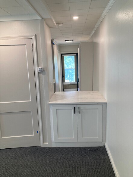 Breakfast nook/wine bar with wine rack - 227 E Hector St