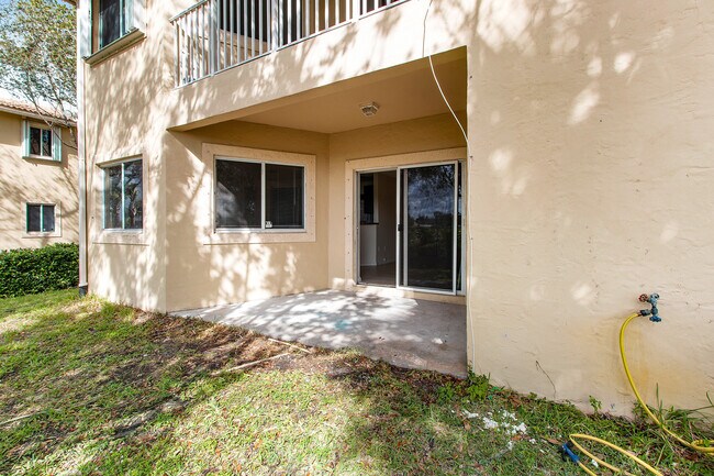 Building Photo - 8460-8466