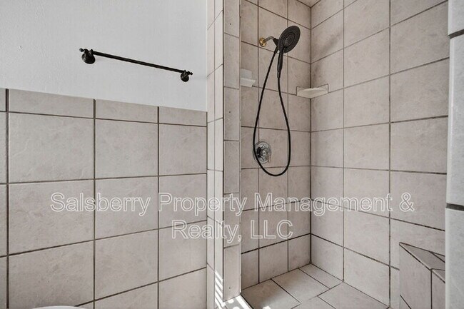 Building Photo - 1113 Gifford Dr
