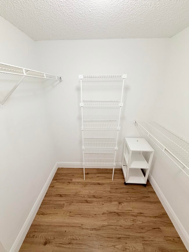 Building Photo - 13206 Glenmoor Dr