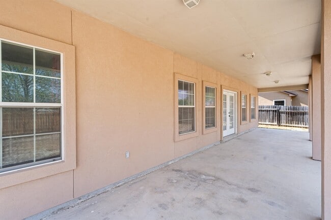 Building Photo - 103 Spike Run