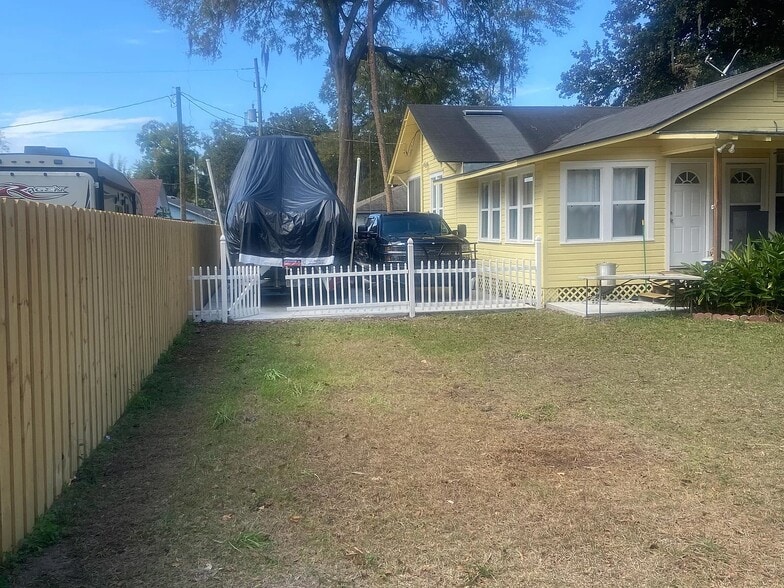 Building Photo - 2133 Doane St