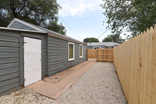 Building Photo - Half Off First Full Month's Rent! Rear Hom...