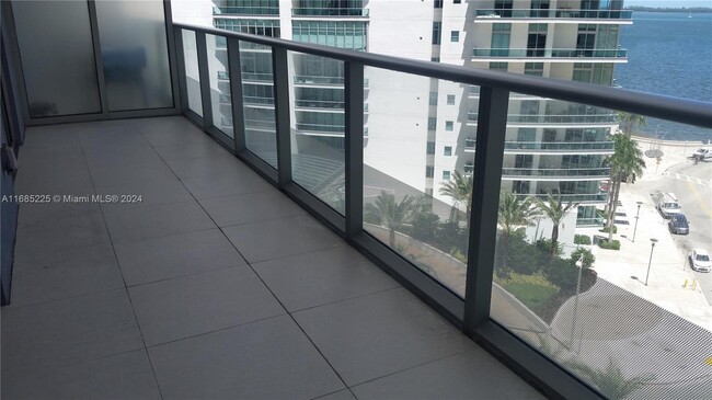 Building Photo - 1300 Brickell Bay Dr