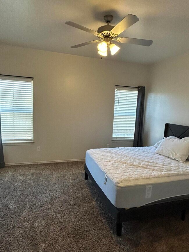 Building Photo - 12007 Englewood Ave