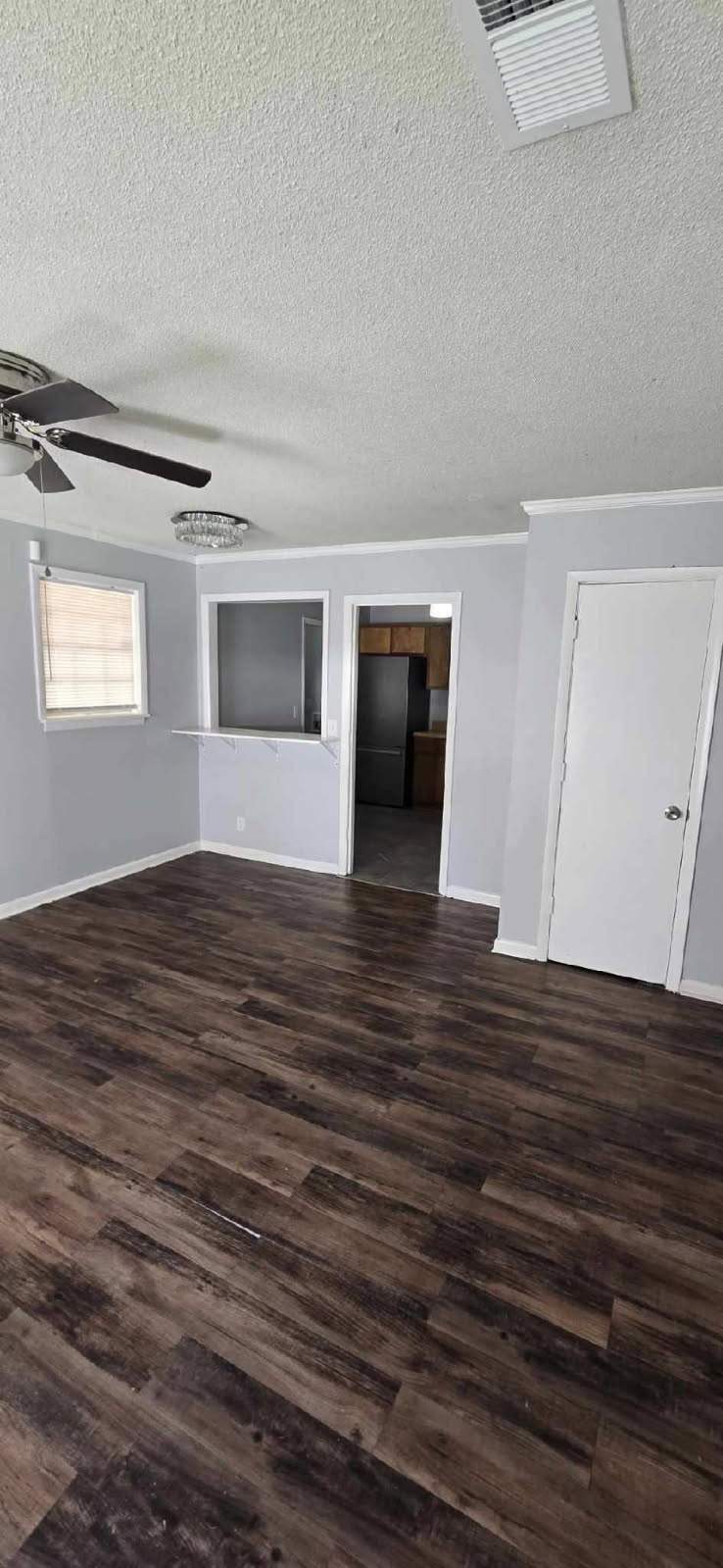 Building Photo - 2235 Poinsettia Cir