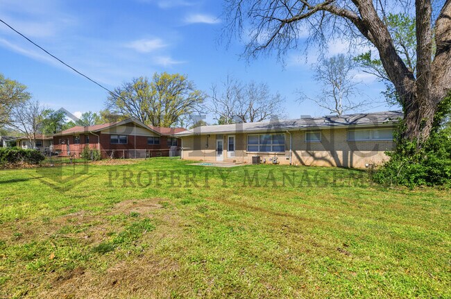 Building Photo - 9711 W Birch Ln