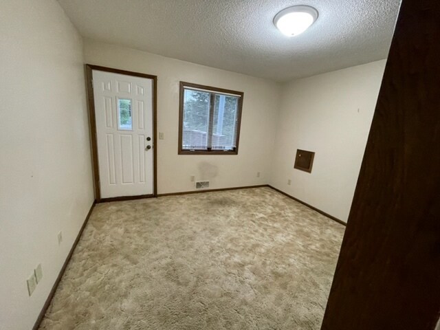 Building Photo - 408 Holly Ln